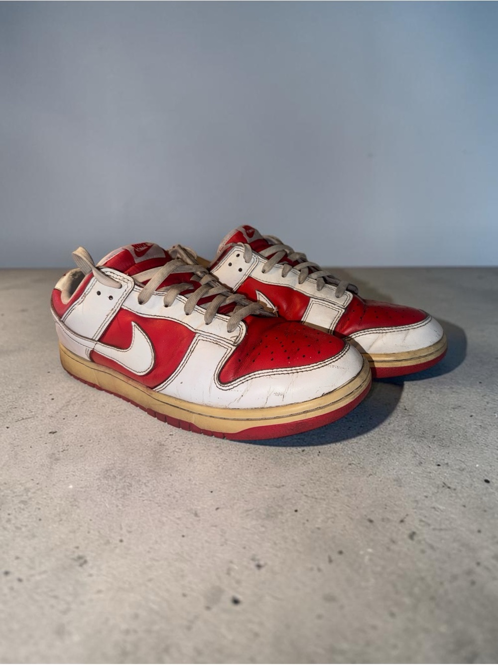 Vintage Nike Men’s Low-Top Sneaker in White and Red